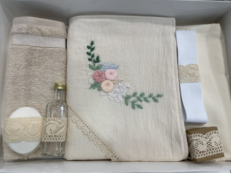 Set trusou crem fetite, model broderie FLORI, 0-12 luni, 7 piese