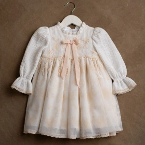 Set botez fetite, rochita+boneta+botosei, 0-1 an, muselina cu broderie, model vintage ROSE