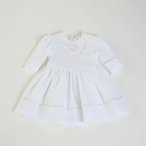 Rochiță de botez albă cu dantelă delicată și detalii romantice - model VINTAGE LACE