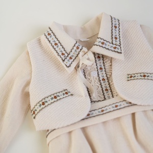costum traditional bebe