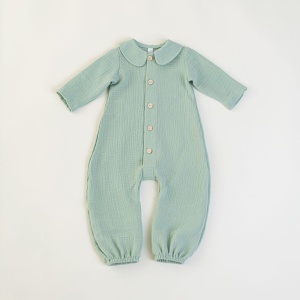 Salopetă bebe, din muselina verde salvie, cu închidere frontală - model ESSENTIAL