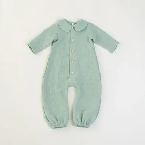 Salopetă bebe, din muselina verde salvie, cu închidere frontală - model ESSENTIAL