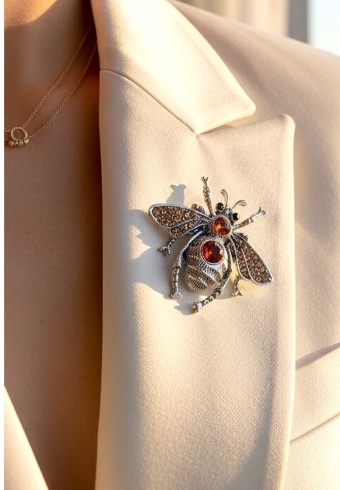 Brosa Metalica cu Pietre Beetle 06
