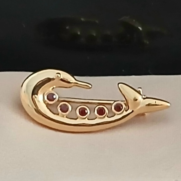 Brosa Dolphin , argint placat cu aur RGBH062246 granat