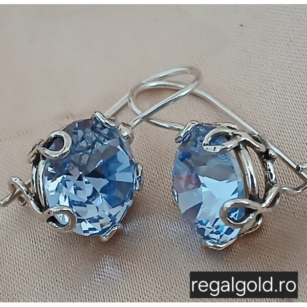 Cercei din argint cu topaz albastru fațetat – montură artistică E10979
