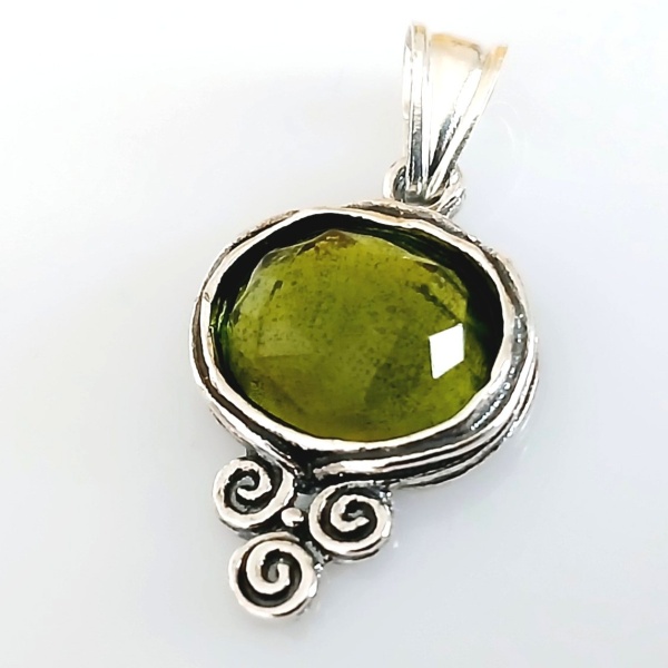 Pandantiv argint peridot PE1944