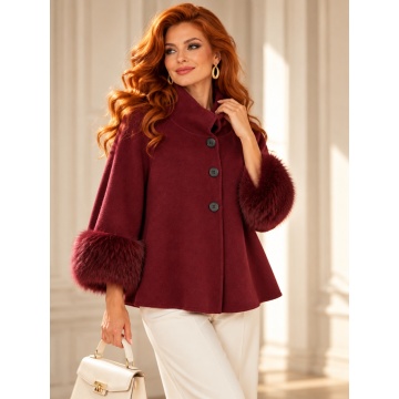 RG5320–Jachetă-Pelerină Tricotată Bordo cu Manșete din Blăniță – Winter Elegance - Img 4
