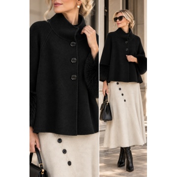 RG5320–Jachetă-Pelerină Tricotată Neagra cu Manșete din Blăniță – Winter Elegance - Img 4