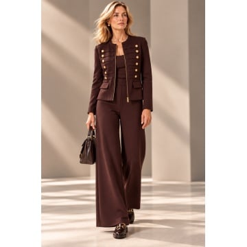 RG93021M Compleu Elegant Maro Milano – Jachetă cu Nasturi Aurii și Pantaloni Palazzo din Tricot Elastic