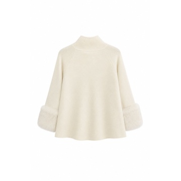 RG5320–Jachetă-Pelerină Tricotată Ivory cu Manșete din Blăniță – Winter Elegance - Img 3