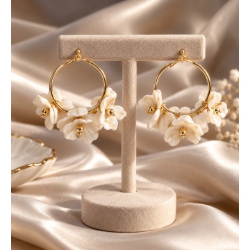 RGBOD583216-C Cercei rotunzi aurii cu flori din rășină CREM– Floral Chic - Img 2
