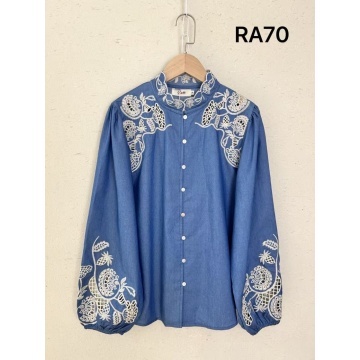 RGRA70–Bluză din Bumbac 100% cu Broderie Florală și Mâneci Bufante – Denim Elegance - Img 2