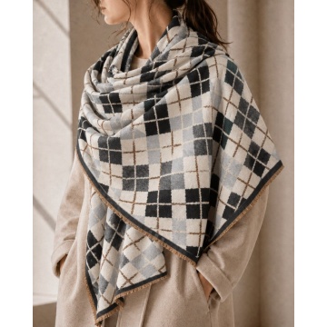 RGEC0850022-1 G Eșarfă Elegantă Argyle – Ivory, Gri & Negru | 69 × 190 cm