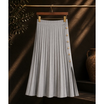 RG7076B-1 Fustă plisată M–2XL cu nasturi decorativi – Gri deschis - Img 5