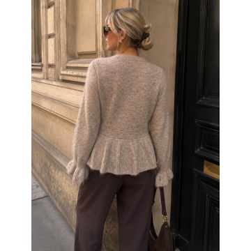 RGRY-623T Bluză Tricotată Taupe cu Peplum și Închideri Florale – Soft Romance 40–44 (M/L–XL) - Img 4