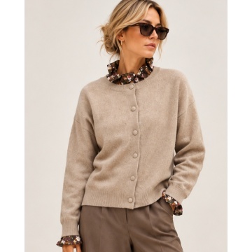 RG-RY630B–Cardigan Bej Fleur Romance din tricot cu volane florale (M–XL)