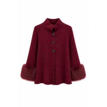 RG5320–Jachetă-Pelerină Tricotată Bordo cu Manșete din Blăniță – Winter Elegance - Img 2