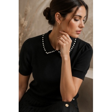 RG7122N Bluza neagra tricotată fin cu guler decorat cu microperle – Eleganță discretă