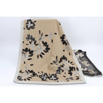 RGEC0850023-B Eșarfă Elegantă Jardin Noir – Imprimeu Floral Bej cu Negru - Img 2