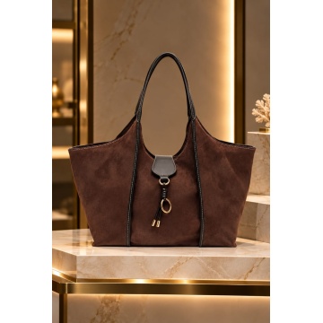 Geantă Chocolate Shopper Suede Elegance – Efect Piele Întoarsă, Detalii Aurii RG26845B