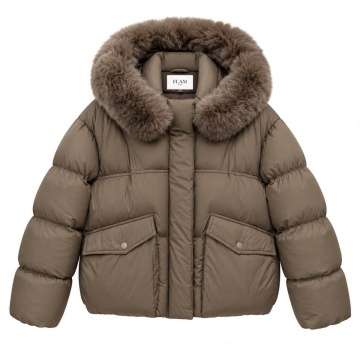 RG61001T Jachetă Taupe matlasată cu glugă și blăniță artificială – Oversized Chic - Img 2