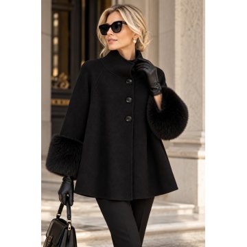 RG5320–Jachetă-Pelerină Tricotată Neagra cu Manșete din Blăniță – Winter Elegance