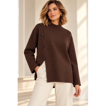 RG5395M–Pulover Damă cu Guler Înalt și Nasturi Asimetrici – Chocolate