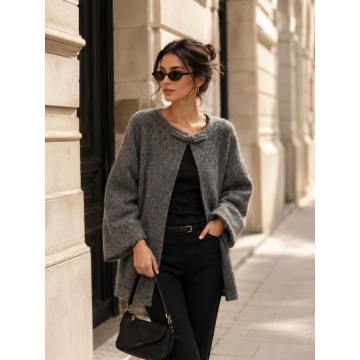 RG9198G–Cardigan Lung Tricotat Soft Wool Gri cu Închidere Shanghai – Parisian Chic (L–2XL)