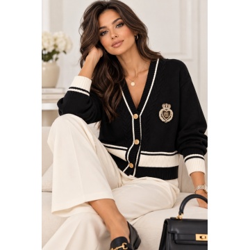 RG98573 Black–Cardigan tricotat Royal Crest – stil Preppy Chic, emblemă cu cristale și nasturi aurii EU 36–40 (S–M/L)