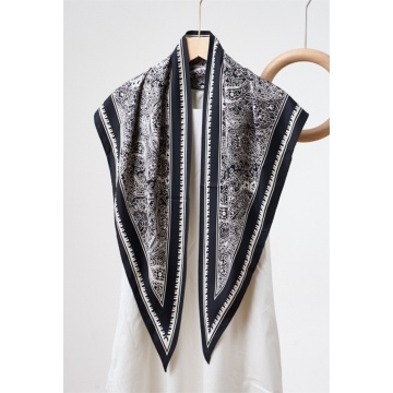 Eșarfă Triunghiulară Silky Feeling – Black Paisley RGFL-2882 - Img 3