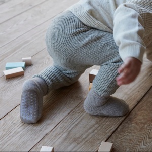 Șosete antiderapante plușate din lână merinos Go Baby Go - Grey Melange - Img 2