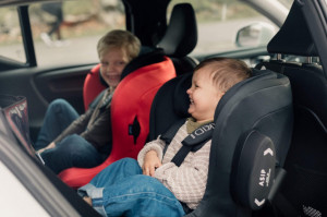 Scaun Auto Rear Facing Axkid Minikid 2.0 (2022/23) Rosu Shellfish