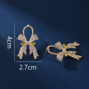 cercei aurii eleganti