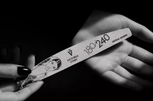 Pila semiluna 180/240 Detail Queen Victoria Vynn