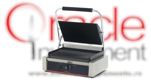 Toaster cu mecanism prin apăsare pe plăci striate