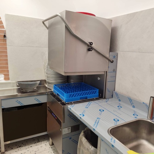 Mașină de spălat vase și pahare cu capotă, coș 50x50, comandă electronică 4 programe Krupps Italia - Img 4