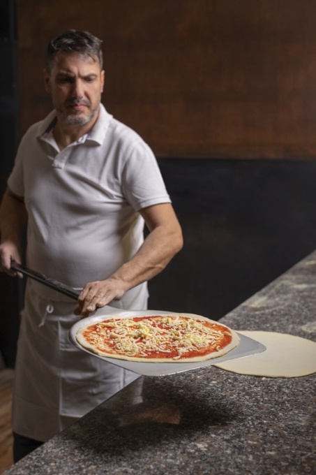 Masă frigorifică pentru pizza cu ușă, sertare și vitrină 7xGN1/4, Amitek - Img 6