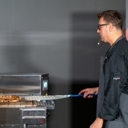 Cuptor pe gaz tip tunel cu bandă samotă, 1000 covrigi sau 120 pizza /oră, ItalForni Italia - Img 5