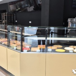 Vitrină frigorifică de expunere prăjituri, inox 2500x1305 mm, patiserie, cofetărie sau brutărie Infrico - Img 3