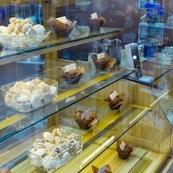 Vitrină frigorifică pentru cofetărie, patiserie 1390x890x1450 mm - Img 5
