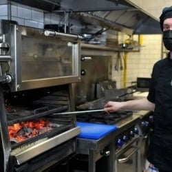 Cuptor pentru Steak pe cărbuni, deschidere verticaă, Pira 80 LUX ED - Img 7