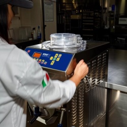 Mașină multifuncțională pentru producția de înghețată, procesare creme la cald și pasteurizare - Img 5