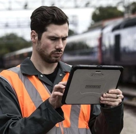 Tableta militara Panasonic Toughbook CF20 / CF-20, 10.1” Multi Touch, Slot internet 4G, CPU i5 Generatia 7, 8GB, 256GB SSD, Camera Dubla, Rezistenta la cazaturi, apa, praf (IP65), WiFi, BT, USB 3.0 Port, LAN port, HDMI, Dual-Boot: Windows/Android