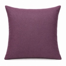 Pernă decorativă 45 × 45 cm cu perna TNT si fata inclusă, material blackout – Mov