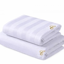 10 Lenjerii Duble cu inițială brodată GRATUITĂ DAMASC GROS 165 g/mp - dunga 2,7 cm - Img 2