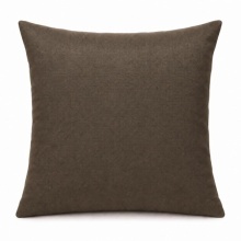 Pernă decorativă 45 × 45 cm cu perna TNT si fata inclusă, material blackout –Maro