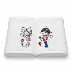 Set cadou pentru cuplu – 2 prosoape de baie brodate Îndrăgostiți, 70×140 cm, 680 g/m², 100% bumbac