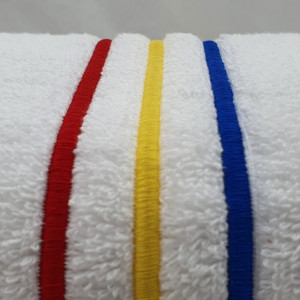 Set 2 Prosoape baie Brodate Alb cu broderie color, Model Tricolor, bumbac 100% - Img 2