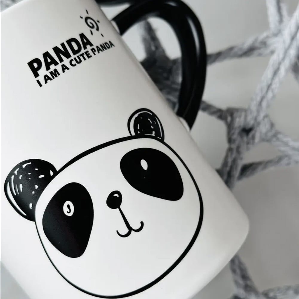 Cana cu capac din ceramica si lingurita Pufo Lonely Panda pentru cafea sau ceai, 300 ml - 2 | YEO