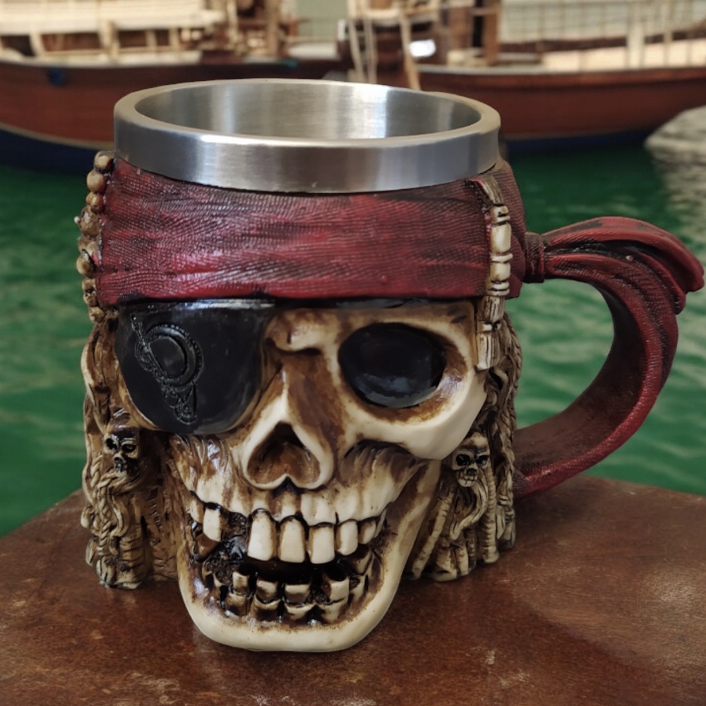 Halba de bere metalica Pufo Crazy Pirate in forma de craniu, 380 ml - 3 | YEO